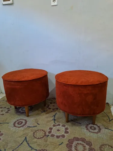 PUFF EM TECIDO CAMURÇA COR TELHA/TERRACOTA/LARANJA PARA SALA DE ESTAR (valor é na unidade)