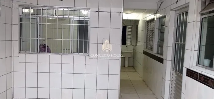 Casa para locação com 03 cômodos em quintal multifamiliar, Rochdale, Osasco.