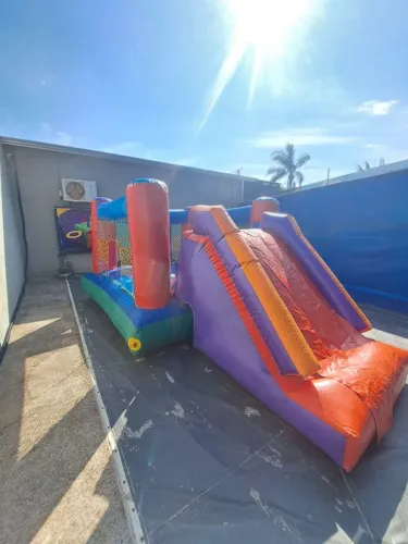 Castelinho com escorregador