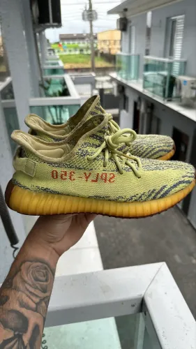 Yeezy 350 v2 - Semi Frozen