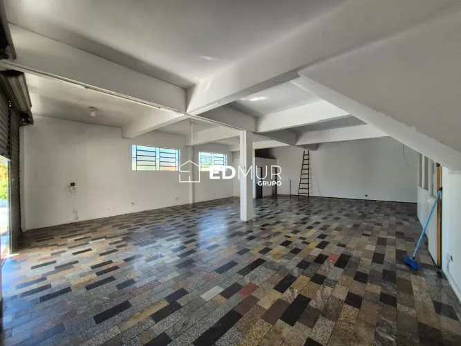 SALÃO para ALUGUEL com 140m² no bairro Vila Camilópolis com 0 quartos e 4 vagas. Santo And
