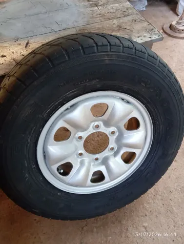Roda com peneu Aro 15 p. C14.C10. veraneio