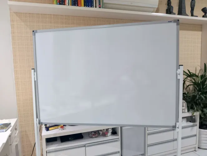 QUADRO BRANCO STALO 120x90 CM COM SUPORTE MÓVEL