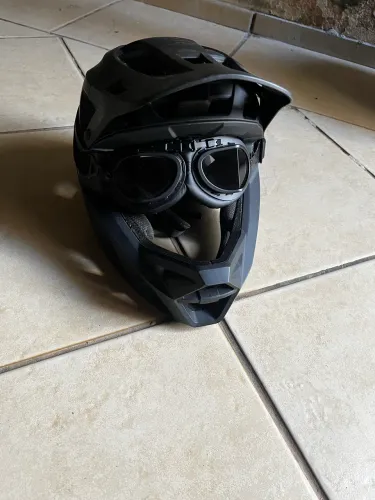 Capacete Cross (levíssimo) +oculos