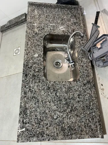 Bancada de granito ocre com pia inox - Nova, nunca usada!
