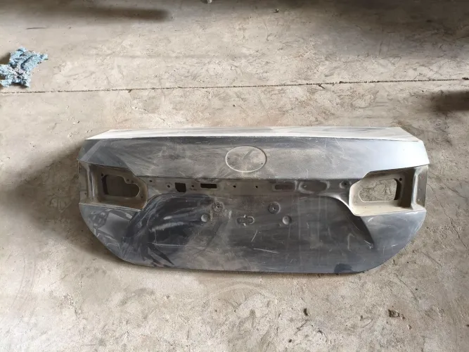 VENDO TAMPA DA MALA COROLLA 2015