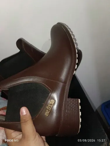 Bota marrom melissa