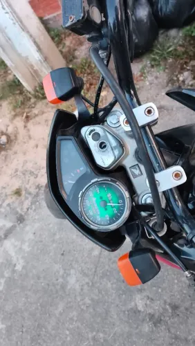 MOTO EXTRA, COM MOTOR, PNEUS E CAIXA DE DIREÇÃO 100%.