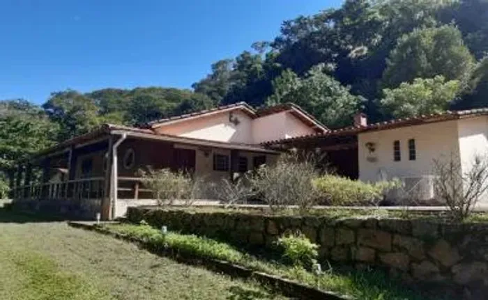 Sítio para Venda em Rio Bonito, Cachoeiras dos Bagres, 2 dormitórios, 1 banheiro, 1 vaga