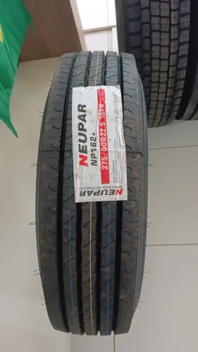 Pneu liso 275/80 R22.5 novo