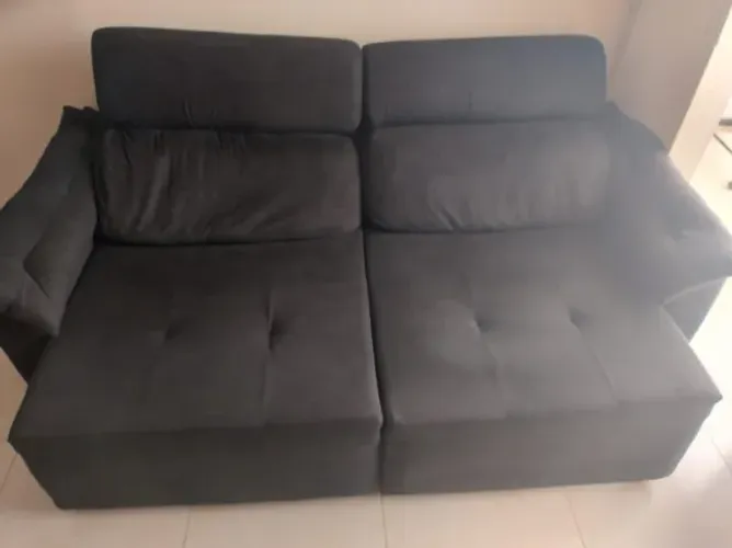 SOFÁ PRETO RETRÁTIL E RECLINÁVEL NÃO FAÇA ENTREGA TEM QUE VIR BUSCAR A PRÓXIMA CEASA 