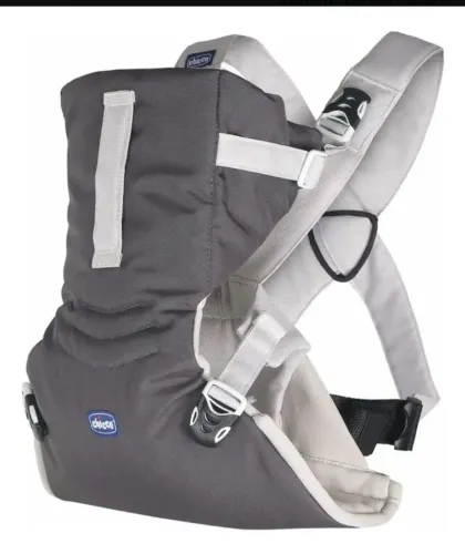 Canguru cinza semi novo marca Chicco 