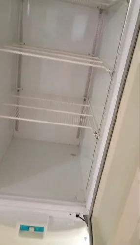 Vende-se freezer estado de novo, pouco usado. 3 funções.