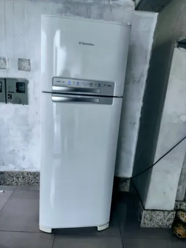 Geladeira Eletrolux 430 litros