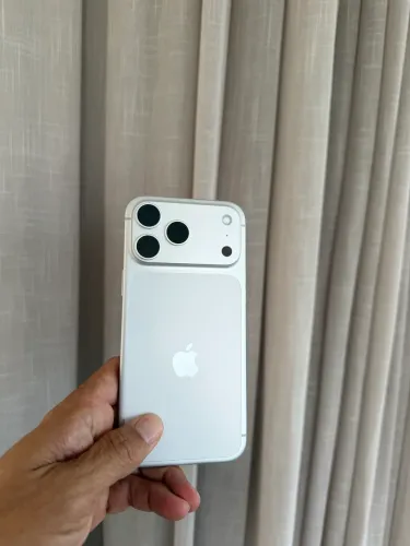 iPhone 17 pro Max 256, Silver, sem marcas, garantia de 6 meses bateria 100%, 
