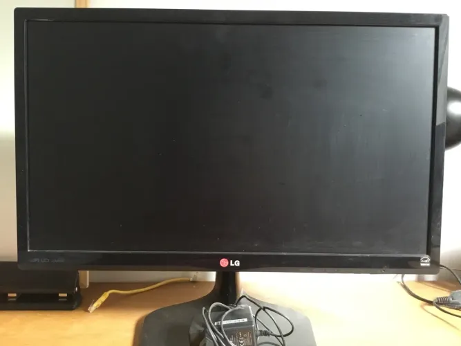 Monitor LG 23? - pouco uso e sem problemas.