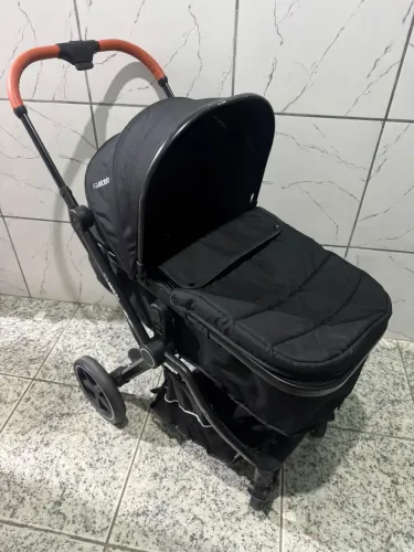 Carrinho de bebê Moisés da marca Kiddo