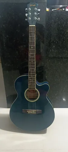 Violão elétrico stagg com a capa