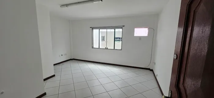 Sala Comercial para Aluguel no Centro da Cidade  30m²