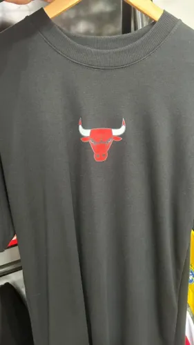 CAMISETA OVERSIZED CHICAGO BULLS - TAM. G - MALHA ALGODÃO GROSSO - FOTOS REAIS!