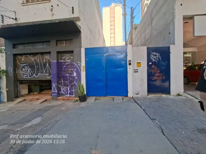 Casa Comercial para Alugar | 3 Salas, Quintal e Excelente Localização