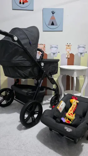 Carrinho e Bebê Conforto