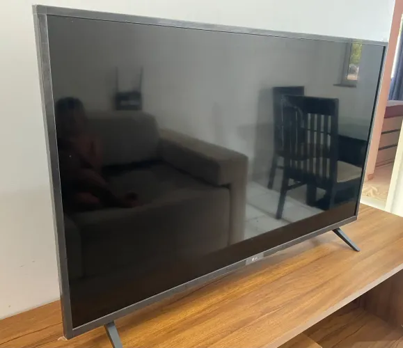 Vendo uma SMART TV 43 NOVA