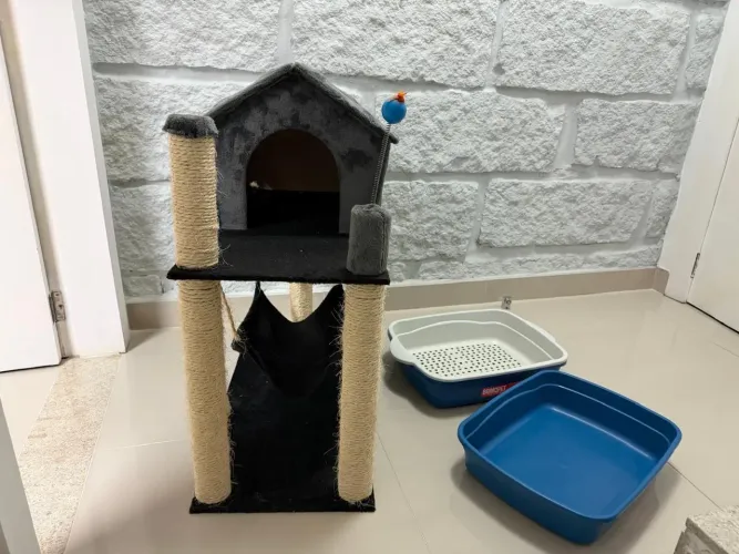 Casinha de Gato Com Rede e Brinquedo + Caixa de areira com 2 Bandeijas