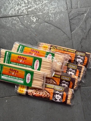 700 Espetos Palito de Churrasco de Madeira 25cm - 7pct com 100un