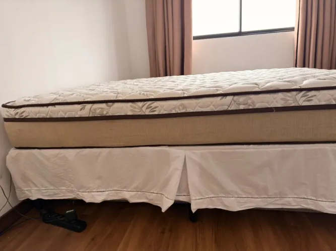 Cama casal Castor impecável 