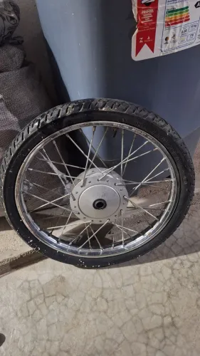 Pneus e aros raiados pop 110i 2020