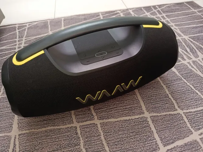 Vendo caixa de som praticamente nova poucos meses de uso sem marca de uso em perfeito