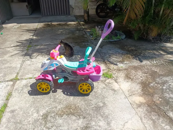Vende-se um triciclo infantil