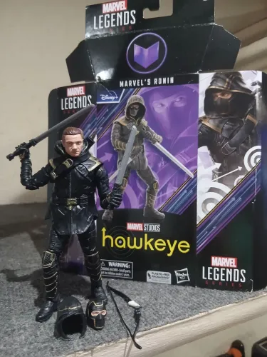 Hawkeye Ronin Marvel Legends