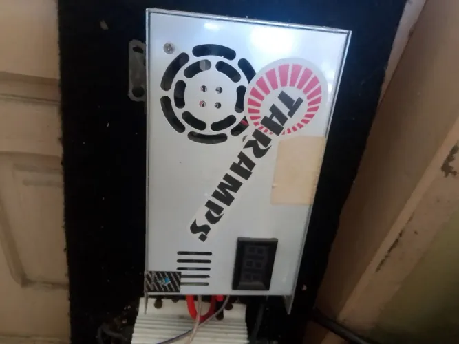 VENDO FONTE CHAVEADA 50AH