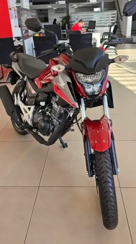 Moto zera só fazer a retirada na loja, já tá emplacada. Valor 23mil