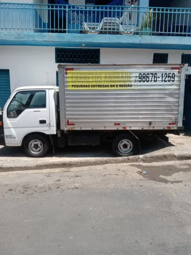 Caminhão baú KIA BONGO K2700II 2004.