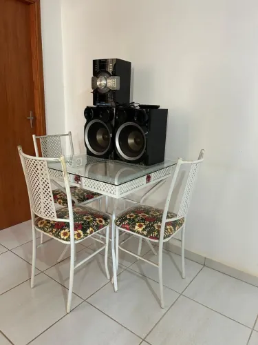 Mesa 4 cadeiras 