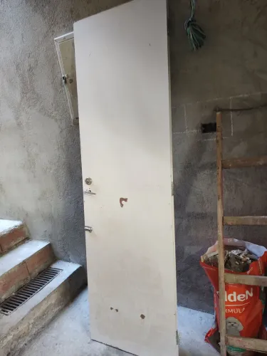 Folha de porta com fechadura,chave e dobradiças