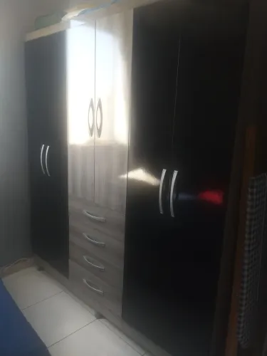 PRA SAIR HOJE GUARDA ROUPA EM EXCELENTE ESTADO