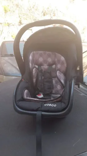 Bebê conforto conservado