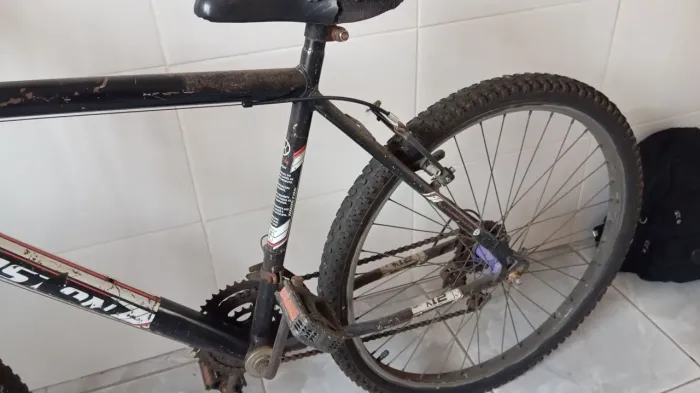 Vendo bicicleta Houston Foxer Hammer com quadro em aço carbono e aro 26.