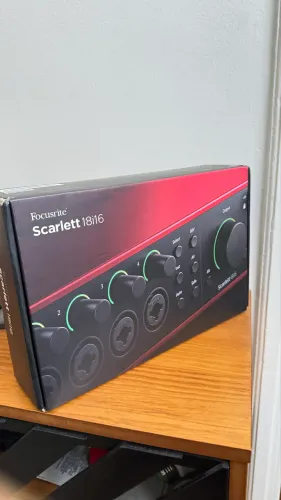 Interface de audio Scarllet 18i16 4° gen