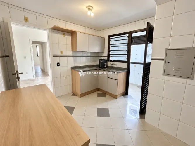 Apartamento com 2 quartos, garagem coberta na Agronômica/Florianópolis
