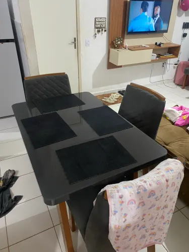 Mesa de jantar em vidro 
