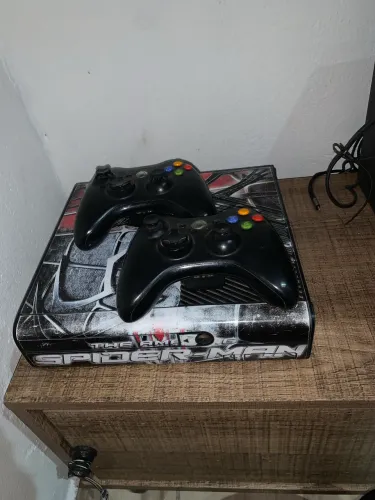 XBOX 360 DESBLOQUEADO COM 70 JOGOS NA MEMÓRIA E 2 CONTROLES ORIGINAIS