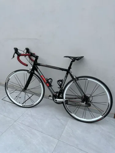 Bike Speed Caloi Strada c/ rodas Vzan Futura