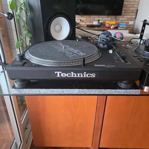 Vendo par de toca discos Technics SL 1200 Mk7