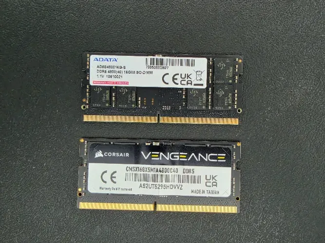 Memórias RAM Notebook DDR5 2x16GB 4800MHz, 1x Corsair + 1x Adata, (Usado, Excelente)