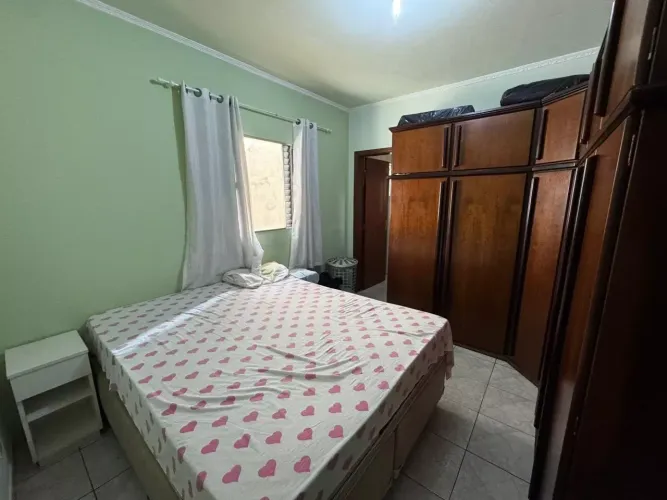 Casa com 3 Quarto(s) e 3 banheiro(s) para Alugar, 100 m² por R$ 800 / Mês